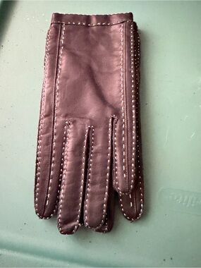 Women’s Leather Stitch-Trim Gloves - black